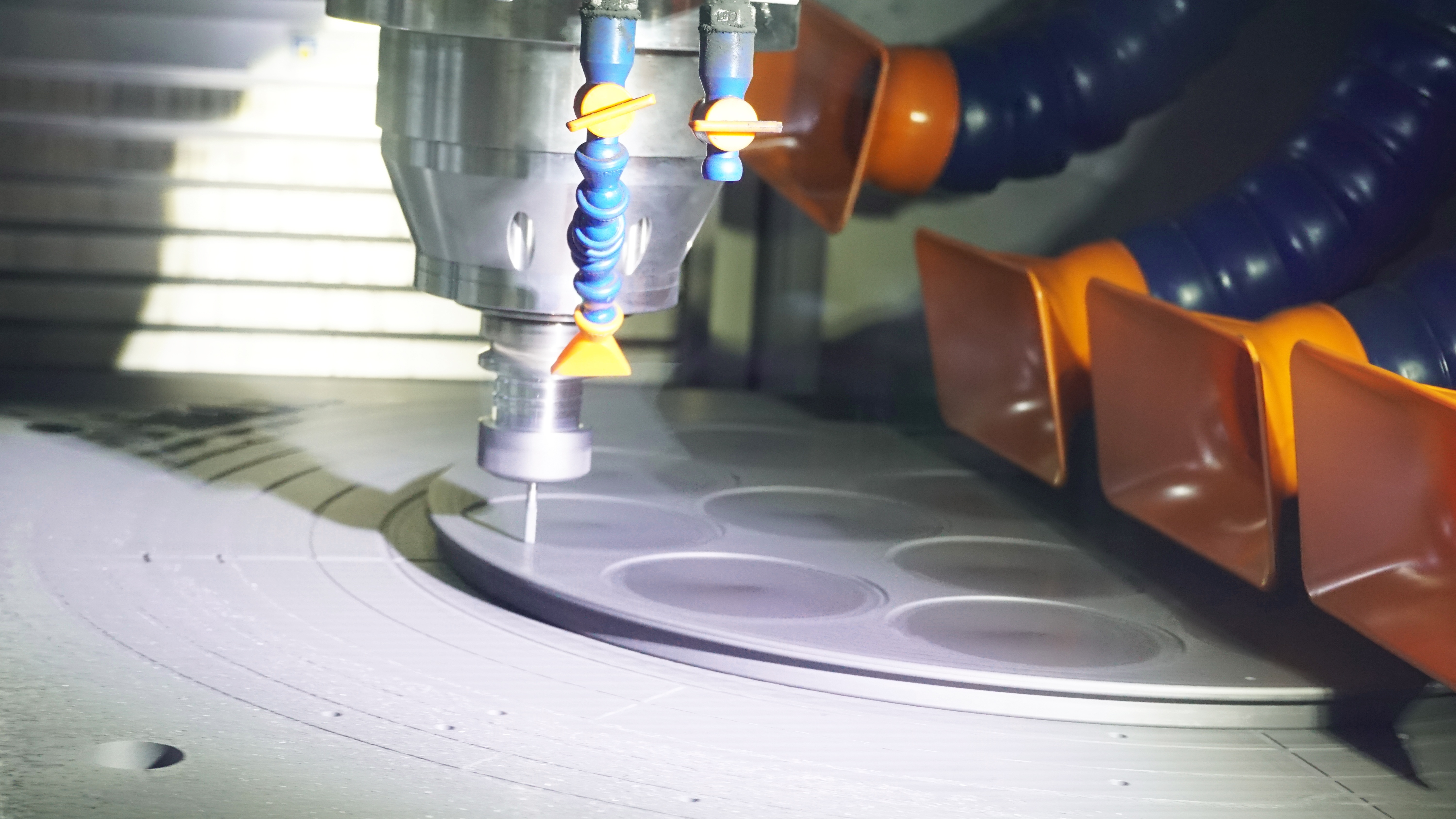 Inde i VETEK CNC præcisionsbearbejdningsværksted: Opbygning af fundamentet af høj-renhed halvlederkomponenter